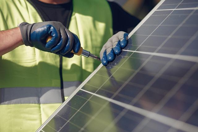 Factors Influencing the Price of Going Solar at Home