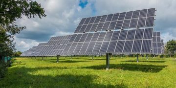 Does Commercial Solar Promote Energy Inequality