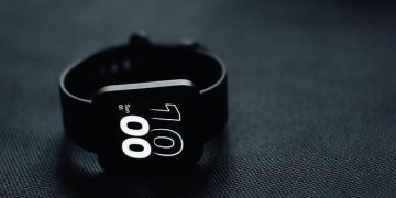 solar-powered wearable devices technology
